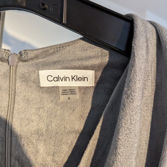 Calvin Klein Wrap Dress - Size 6 - Elegant and Comfortable - Picture 4 of 5